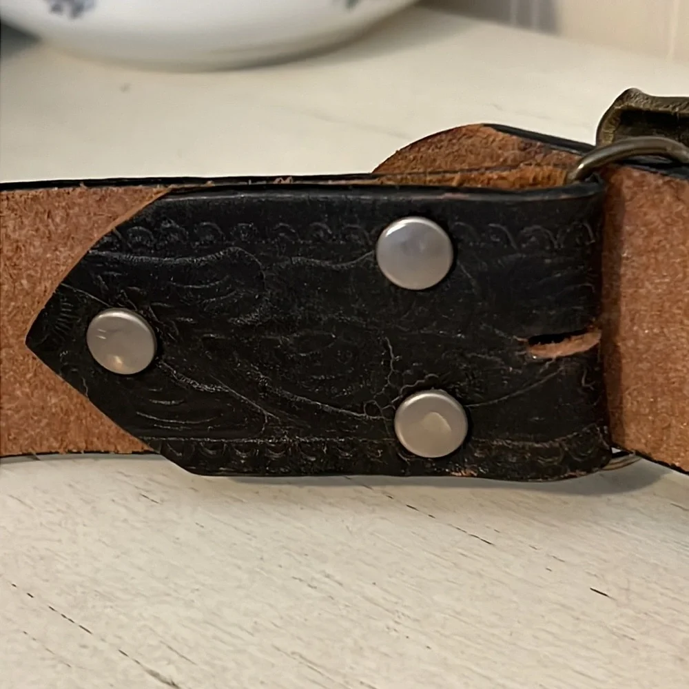 1982 Solid Brass Bluegrass buckle & top grain Steerhide black leather belt 30”